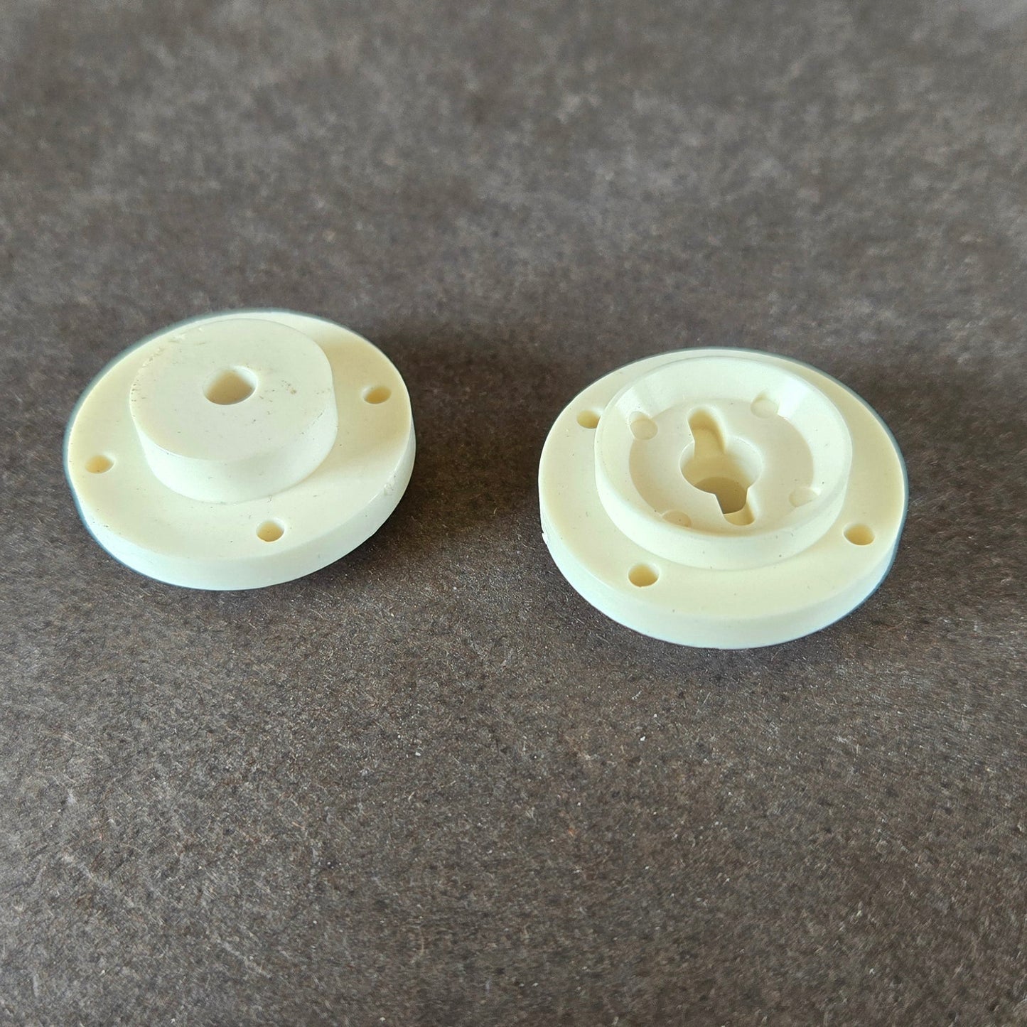 Duratrax Adapter for Rc10 DTXC9570