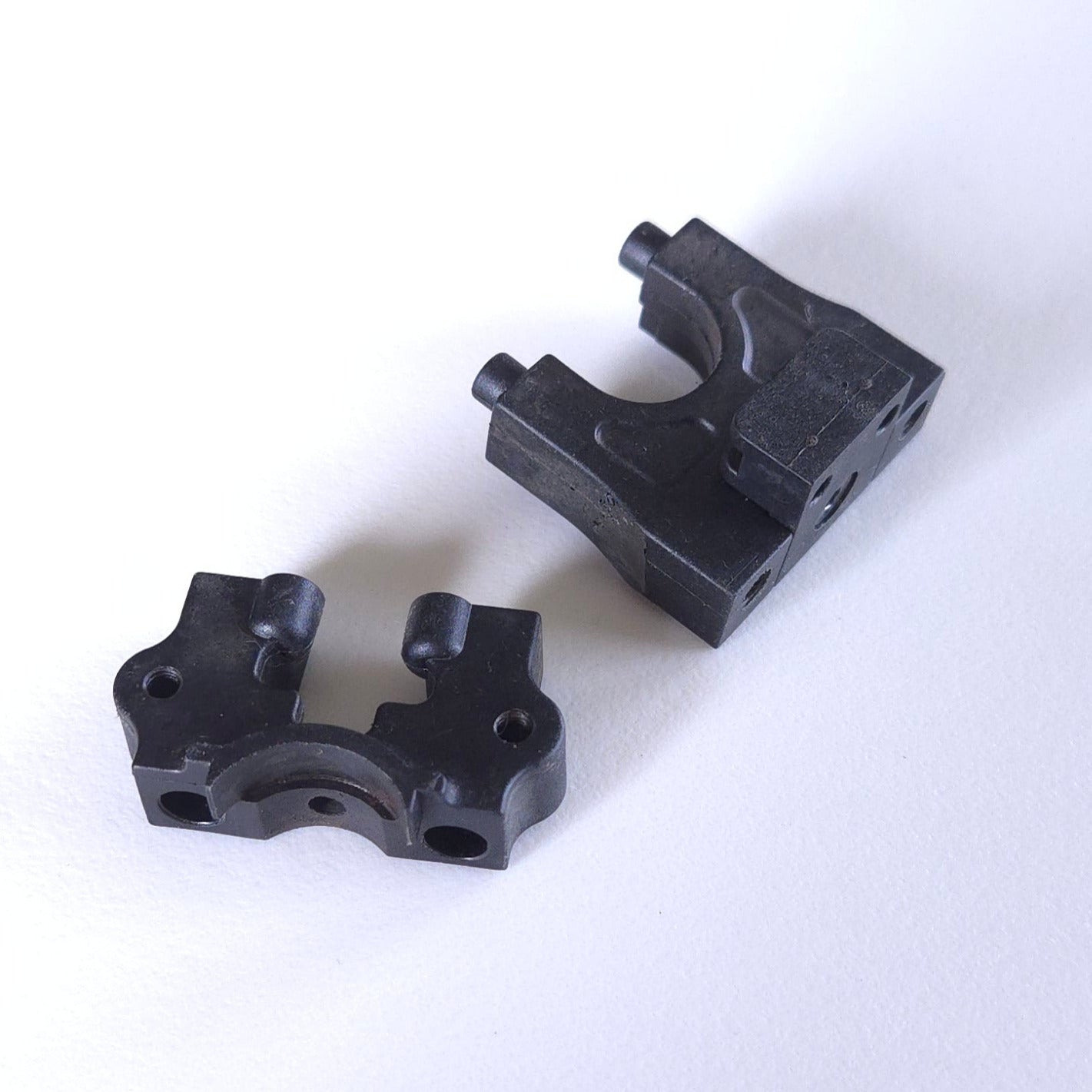 XRAY Tall Center Differential Mounting Plate Set  XRA354011