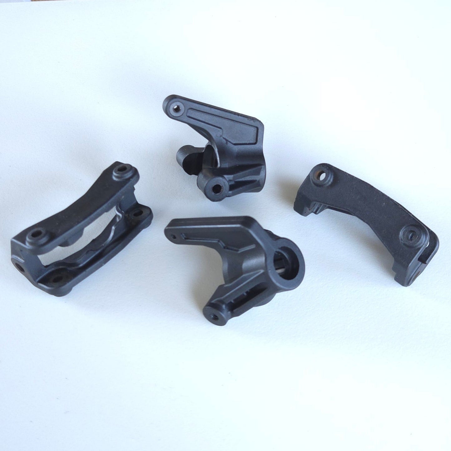 Losi Carriers & Spindles (2) (LST2, XXL/2/3-E)  LOSB2104