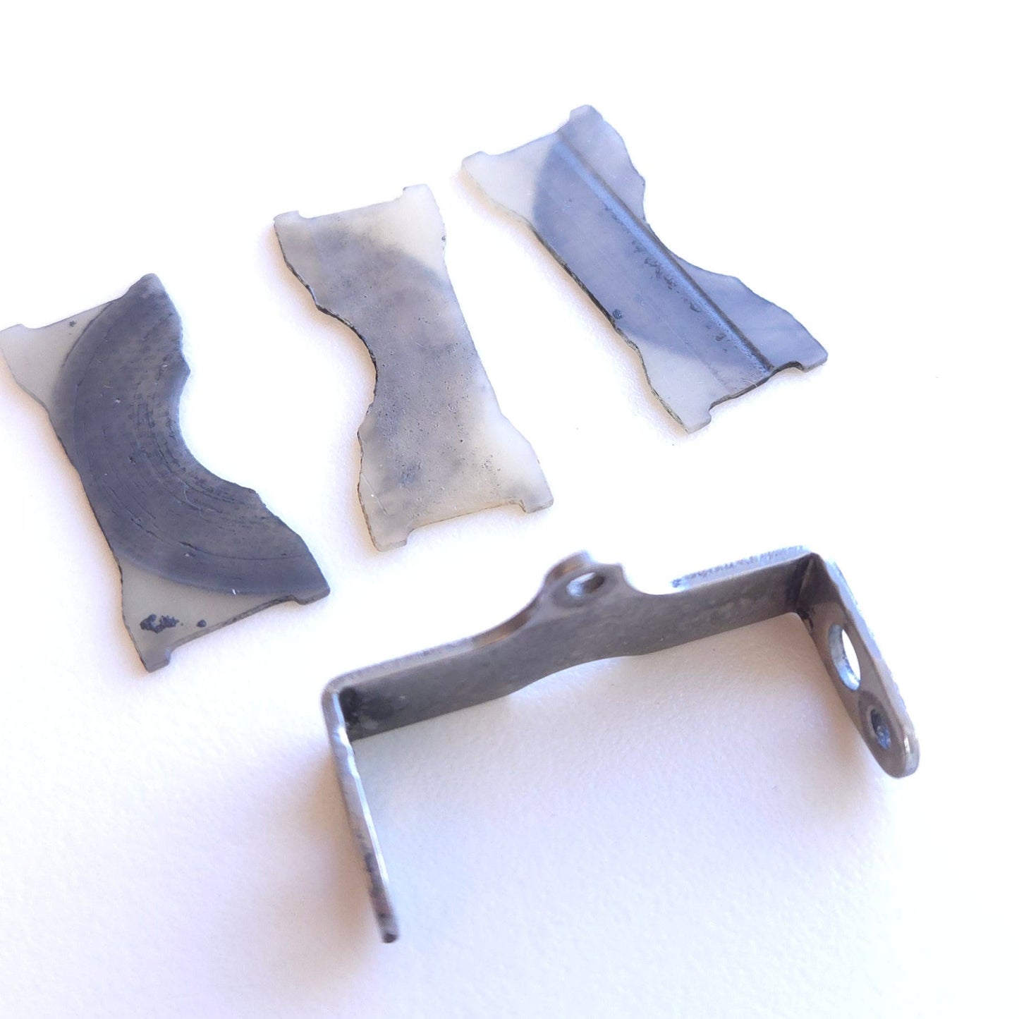 Losi Brake Pads & Bracket (LST)  LOSB3605