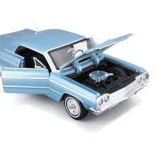 Maisto 1:26 Chevrolet Impala SS – Blue – Special Edition