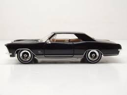 Maisto Buick™ Riviera™ Hardtop 31214BK